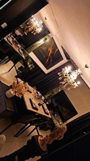 Black White Flat Luxo